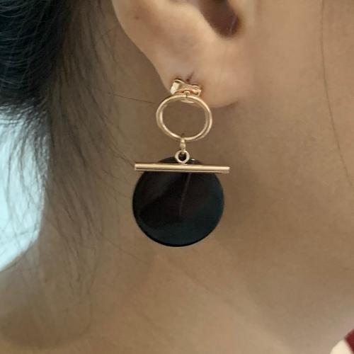 Black Round Dangling Earrings (Stunning)