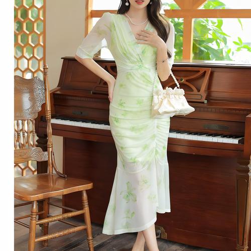 Elizabeth's Blossom Green Floral Midi Dress