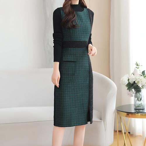 green emerald velvet dress In The Garden Floral Velvet Midi Dress main image 1